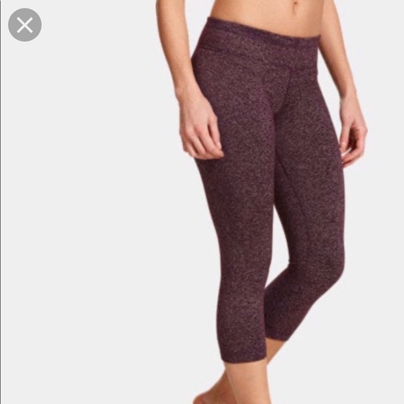 Under Armour Crops✨ - Picture 1 of 5